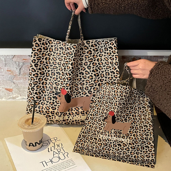 Geantă tote pentru haine cu imprimeu leopard și model desen animat – pentru haine pentru copii, mărimi XL 44×44×10 cm, L 39×39×10 cm, M 32×32×10 cm, S 28×28×9 cm