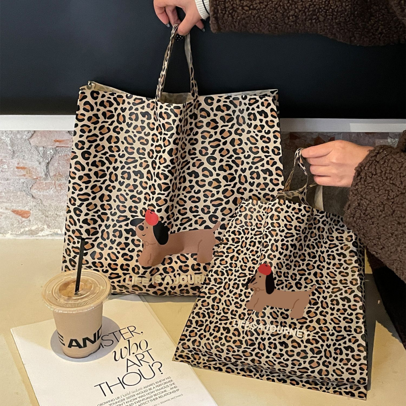 Geantă tote pentru haine cu imprimeu leopard și model desen animat – pentru haine pentru copii, mărimi XL 44×44×10 cm, L 39×39×10 cm, M 32×32×10 cm, S 28×28×9 cm