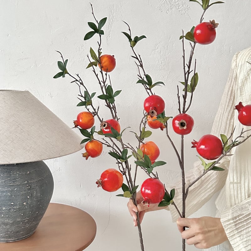 Ramură de rodie artificială cu frunze – decor pentru casă și recuzită de fotografiere