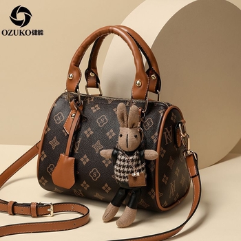 Ženska torbica 2023 – nova mekana koža s monogramom, oblik jastuka, Boston stil, torba za rame ili crossbody, otisak