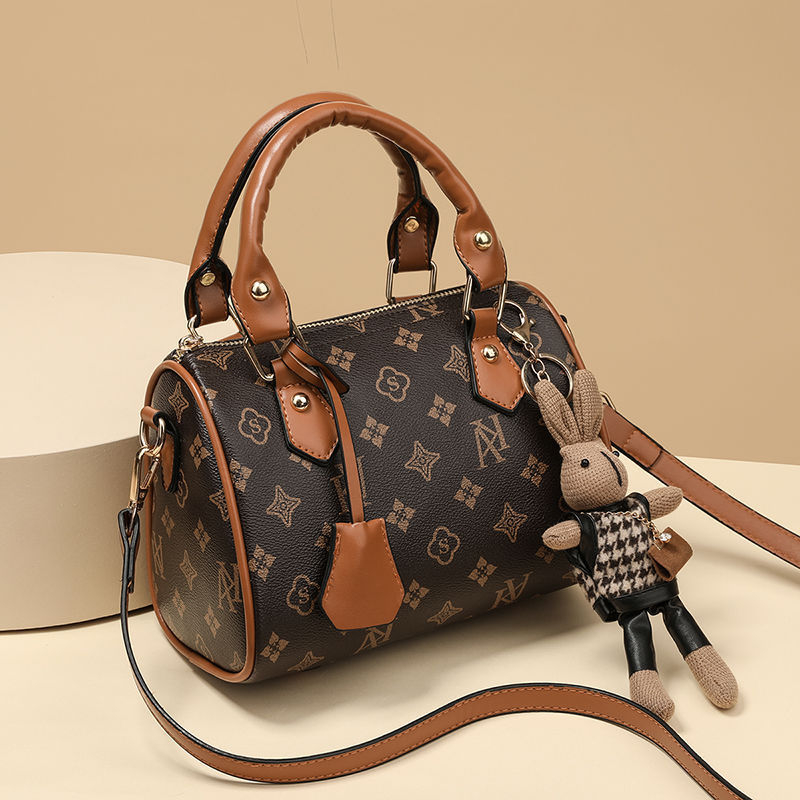 Ženska torbica 2023 – nova mekana koža s monogramom, oblik jastuka, Boston stil, torba za rame ili crossbody, otisak