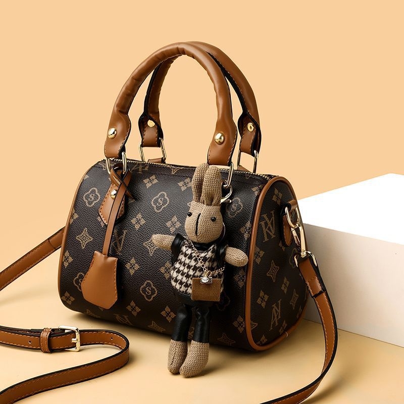 Ženska torbica 2023 – nova mekana koža s monogramom, oblik jastuka, Boston stil, torba za rame ili crossbody, otisak