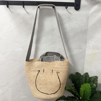 Rafija torba s osmijehom, ručno pletena, bucket stil, preko ramena, plažna torba s vezom