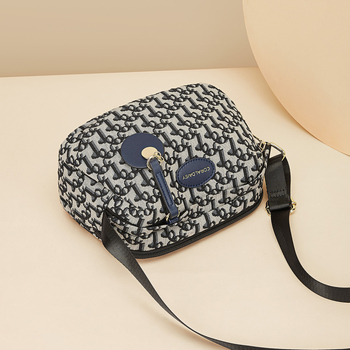 Carlo Daisy Дамска кръстосана чанта 2025, лека и стилна за ежедневието, чанта във форма на черупка, малка чантичка
