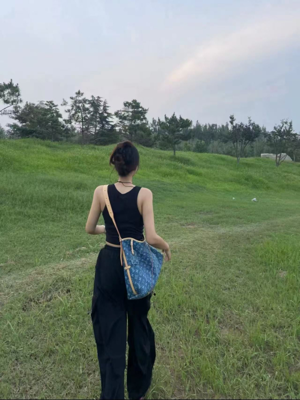 Plava denim crossbody torba za žene, minimalistički dizajn, visoka kvaliteta