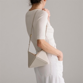 Ženska crossbody torbica s nišnim dizajnom, kompaktna retro torbica preko ramena, minimalistički stil