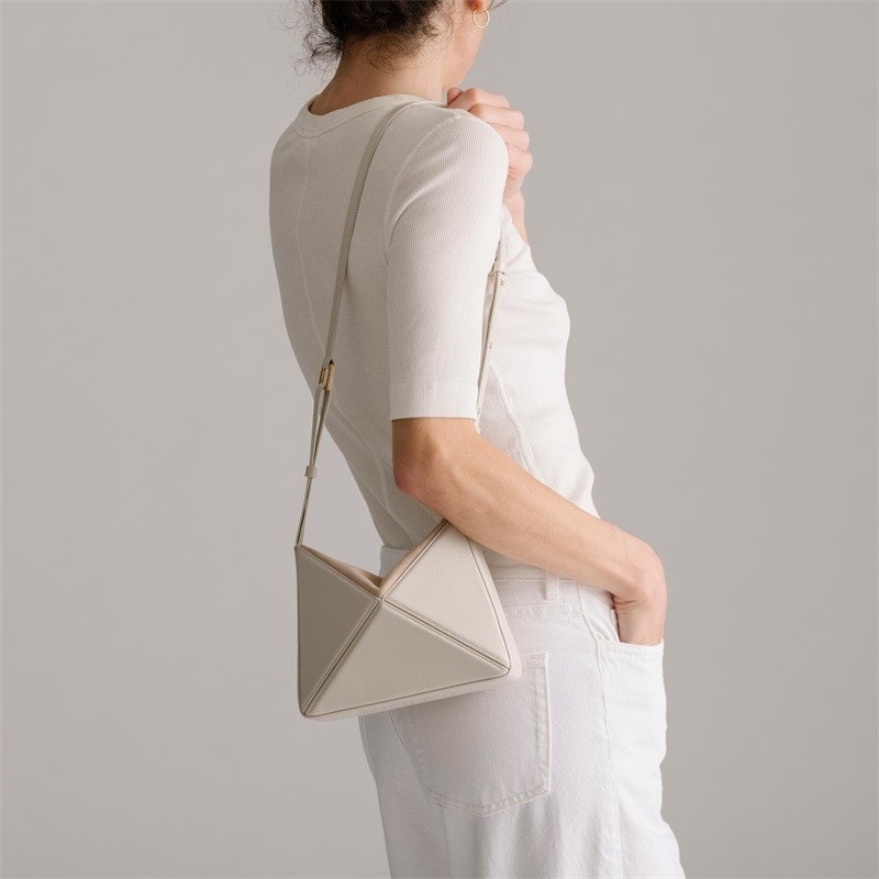 Ženska crossbody torbica s nišnim dizajnom, kompaktna retro torbica preko ramena, minimalistički stil
