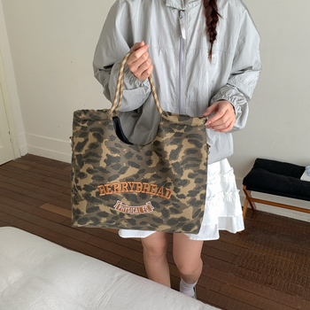 Ženska crossbody torba velike kapacitete, 2026 proljeće-ljeto, casual retro kamuflažni leopard print, tote torba za studente i svakodnevnu upotrebu