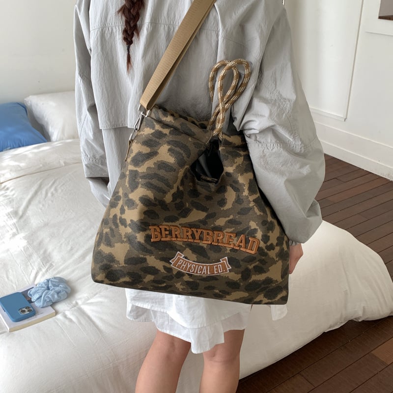 Ženska crossbody torba velike kapacitete, 2026 proljeće-ljeto, casual retro kamuflažni leopard print, tote torba za studente i svakodnevnu upotrebu