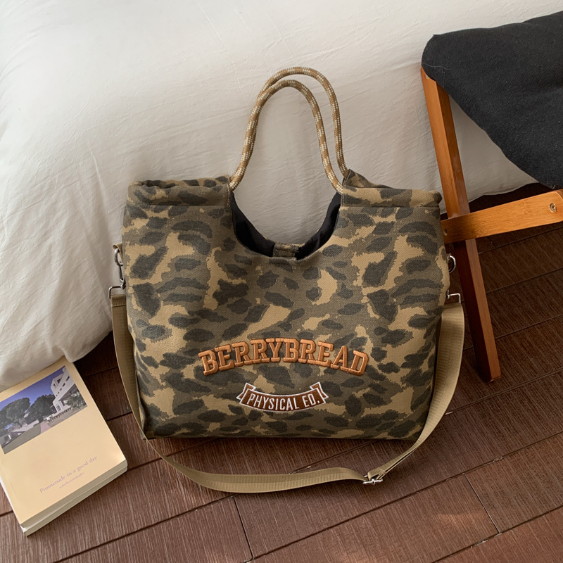 Ženska crossbody torba velike kapacitete, 2026 proljeće-ljeto, casual retro kamuflažni leopard print, tote torba za studente i svakodnevnu upotrebu