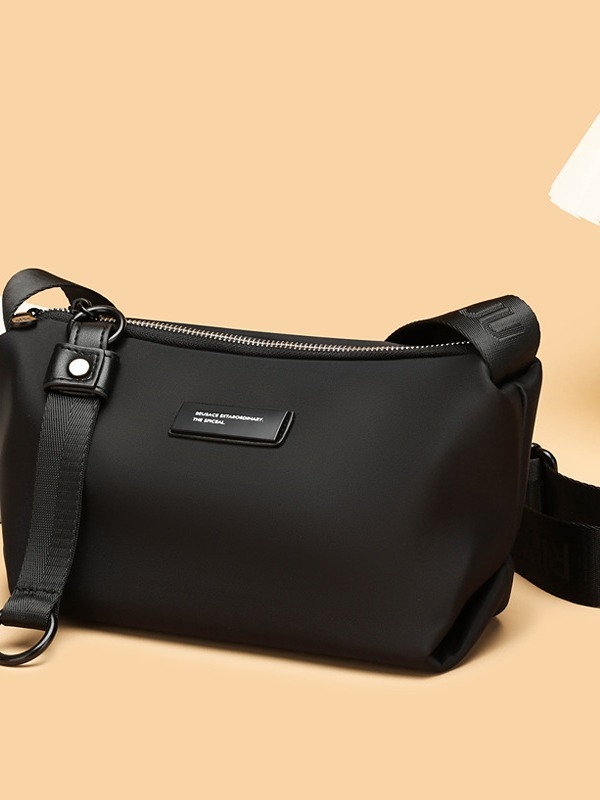 Crna vodootporna crossbody torba od Oxford platna za mlade žene – svakodnevna praktičnost, ulični stil, dumpling oblik