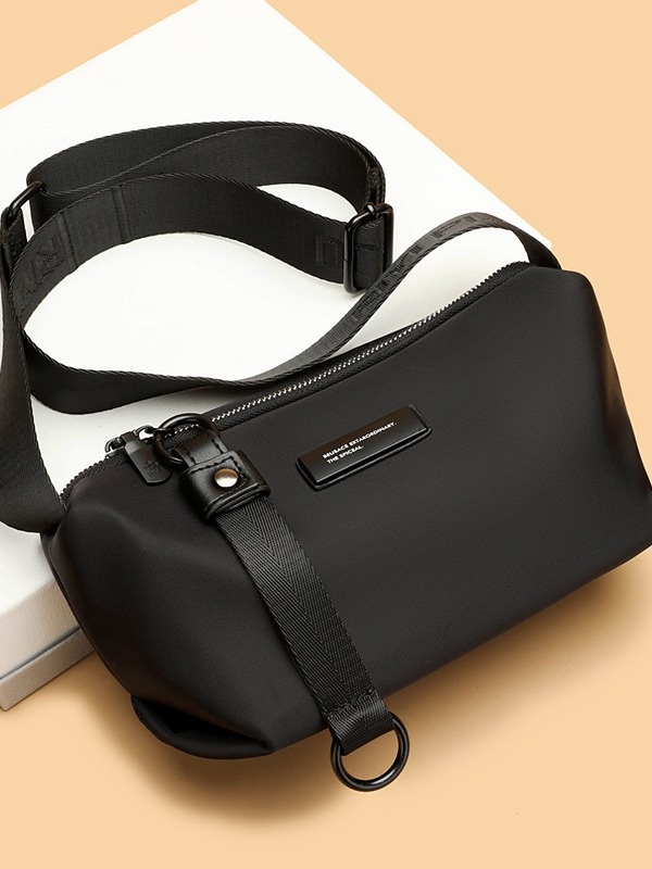 Crna vodootporna crossbody torba od Oxford platna za mlade žene – svakodnevna praktičnost, ulični stil, dumpling oblik
