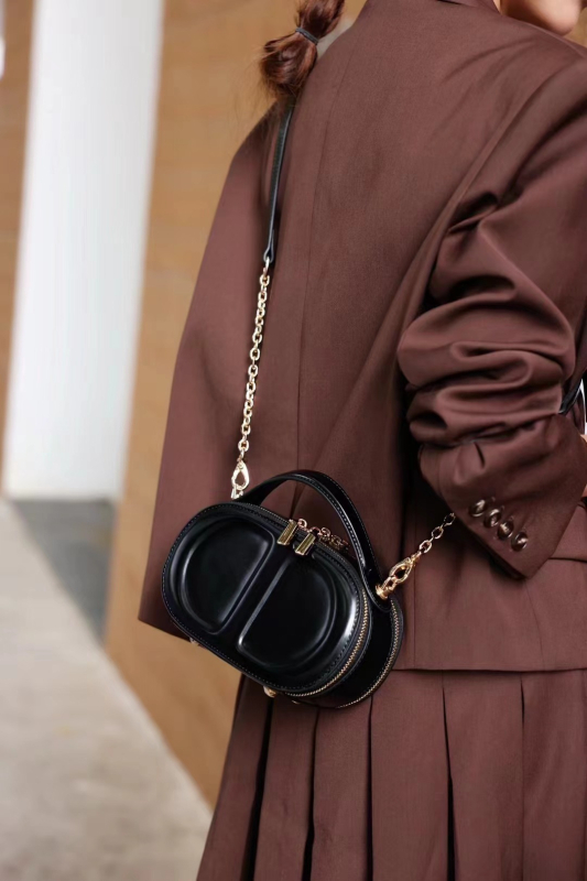 Torba od prave kože, ovalnog oblika kutije, mala torba za ramena ili crossbody, urbani stil.