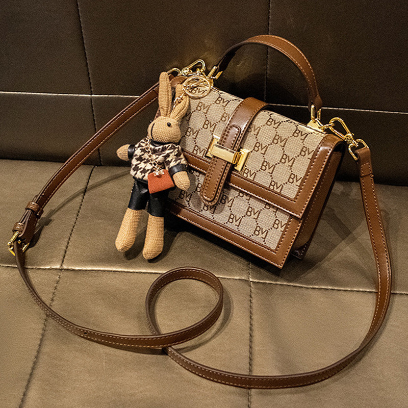 2022 nova ženska PU crossbody torba, mala kvadratna torba za zimu, elegantan gradski stil
