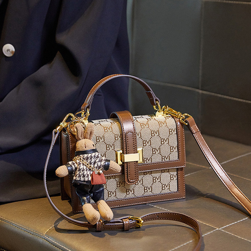 2022 nova ženska PU crossbody torba, mala kvadratna torba za zimu, elegantan gradski stil