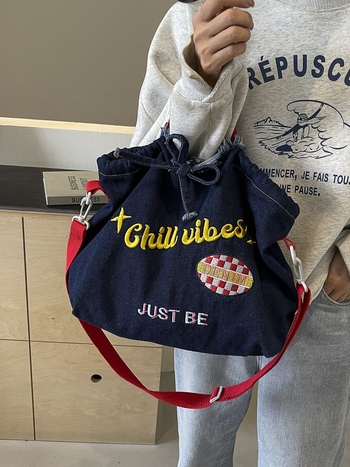 Ženska denim torba preko ramena – srednje veličine, zatvarač, unutarnja džep s zatvaračem, poliester podstava, gradski minimalistički stil, jesen