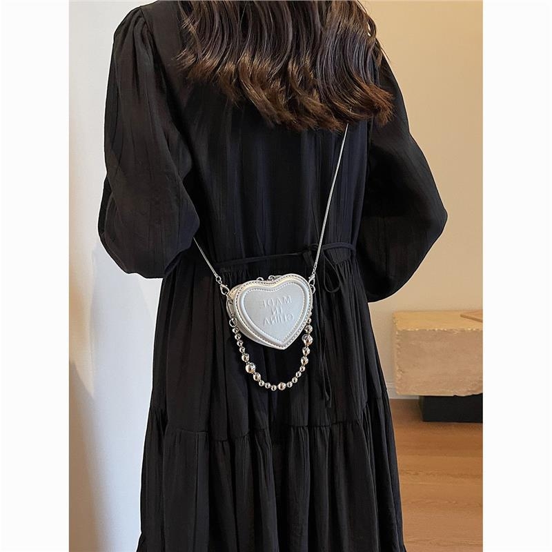 Srebrna mini ženska torbica, novi model 2025, s lancem u obliku srca i crossbody remenom