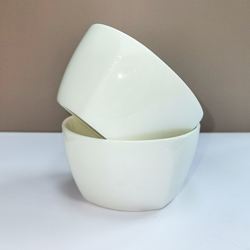 Bol din porțelan cu oase, alb pur, destinat servirii în hoteluri, design minimalist, bol de supă cu opțiune imprimare logo, diametru 10–11 cm, compatibil cu cuptorul cu microunde.