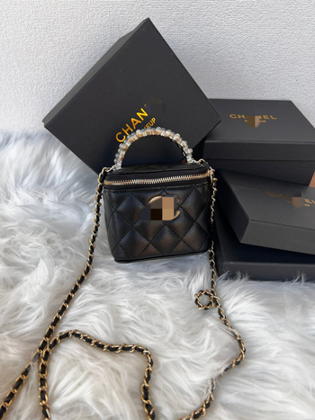Mini torbica s lančanim okvirom i perlatom drškom, ogledalo, pretinac za ruž, na rame ili crossbody, PU materijal, proljeće 2025
