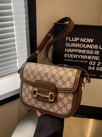 Retro inspirirana torbica ispod pazuha, ljetni model 2026, svestrana crossbody torba s visokim dojmom kvalitete