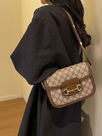 Retro inspirirana torbica ispod pazuha, ljetni model 2026, svestrana crossbody torba s visokim dojmom kvalitete