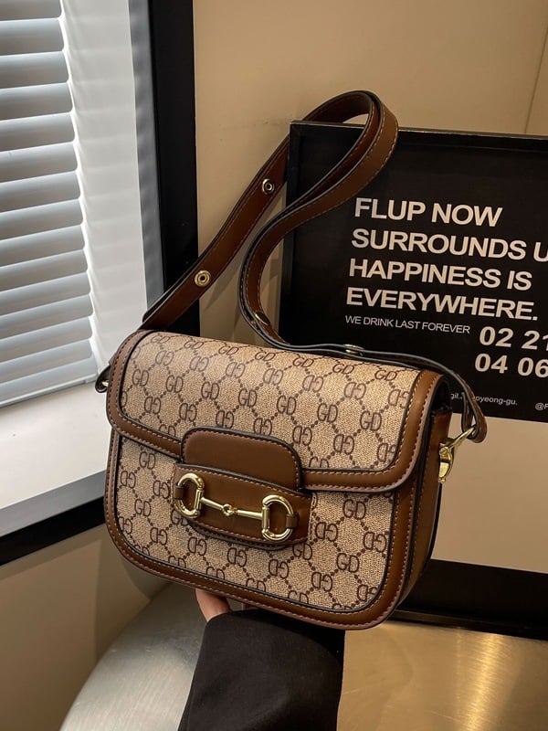 Retro inspirirana torbica ispod pazuha, ljetni model 2026, svestrana crossbody torba s visokim dojmom kvalitete