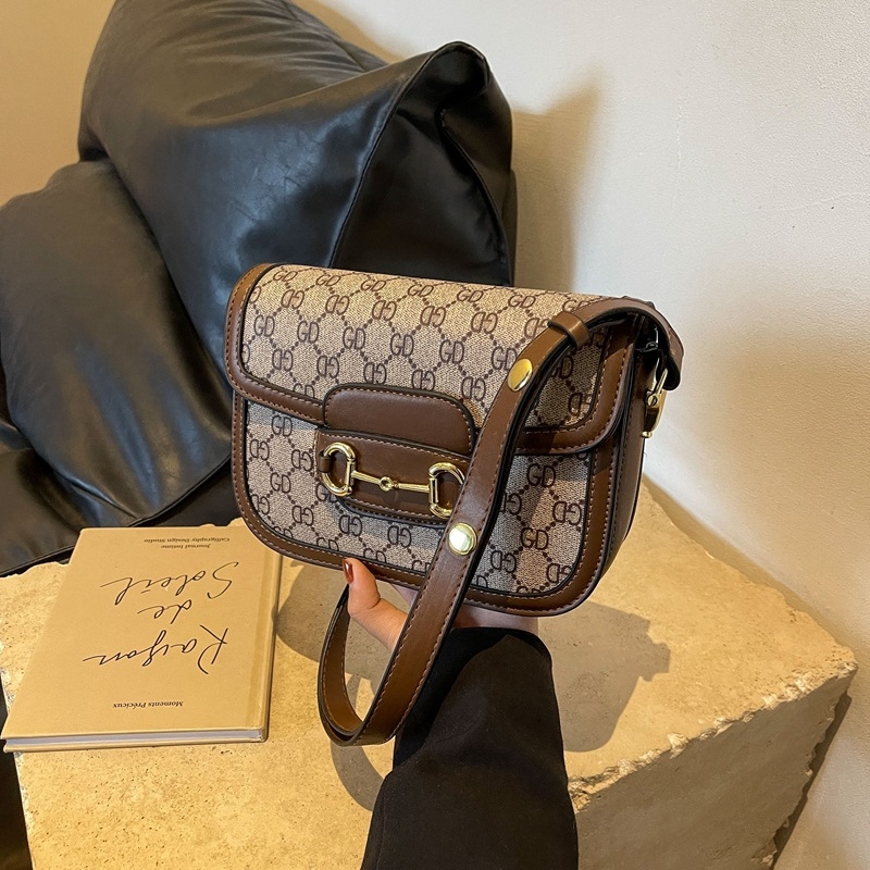 Retro inspirirana torbica ispod pazuha, ljetni model 2026, svestrana crossbody torba s visokim dojmom kvalitete