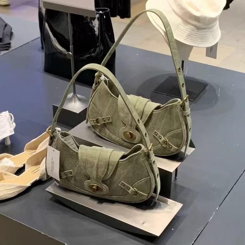 Ženska torbica ispod pazuha, vojnozelene boje, patchwork platnene sedlovog oblika, za svakodnevno nošenje