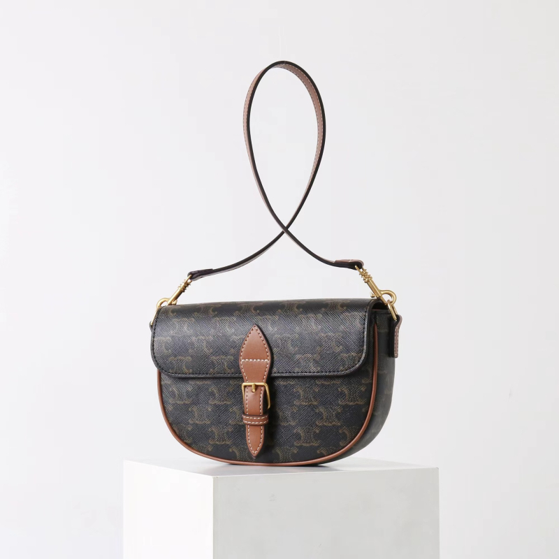 Ženska kožna saddle crossbody torbica s monogramom, vintage stil, mala kvadratna forma, model 2025