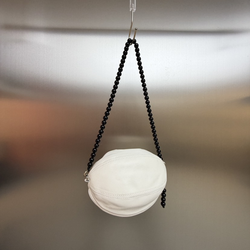 Carredo ženska torba od teleće kože s perlicama, ovalni oblik, mala, preko ramena ili crossbody, 2026 stil