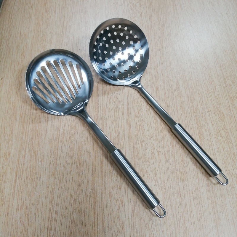 Set de ustensile de bucătărie din oțel inoxidabil, îmbunătățit: spatulă pentru wok, lingură, lingură cu site, lingură pentru orez și furculiță de carne