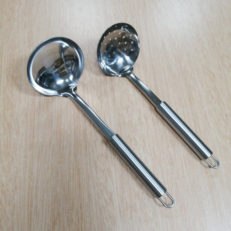 Set de ustensile de bucătărie din oțel inoxidabil, îmbunătățit: spatulă pentru wok, lingură, lingură cu site, lingură pentru orez și furculiță de carne