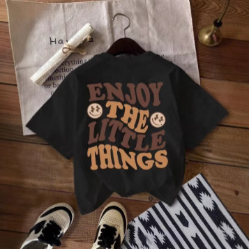 Gyerekeknek szóló rövid ujjú póló 'Enjoy the Little Things' feliratos printtel, laza szabás, kerek nyakú