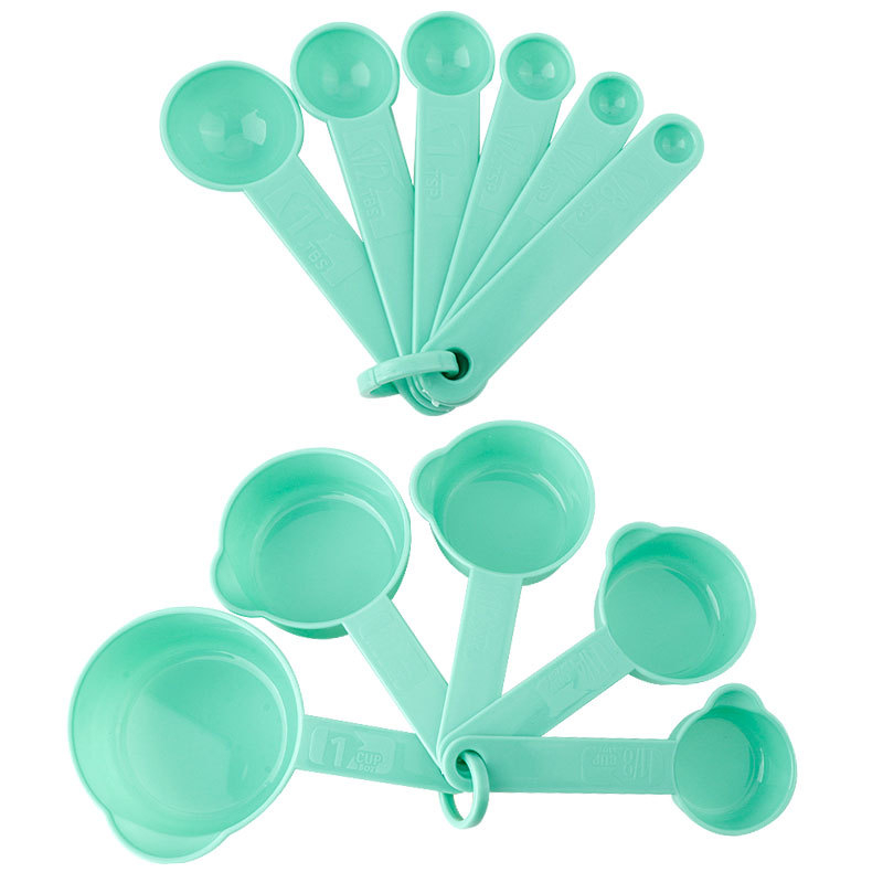 Set de 10 linguri și căni de măsurat din plastic, cu scală, pentru cofetărie; include lingură pentru pudră de lapte.