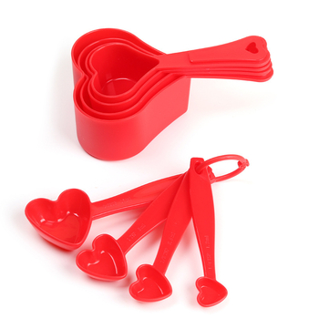 Set din plastic: măsurători și linguri în formă de inimă – opt piese, ustensile de bucătărie pentru coacere