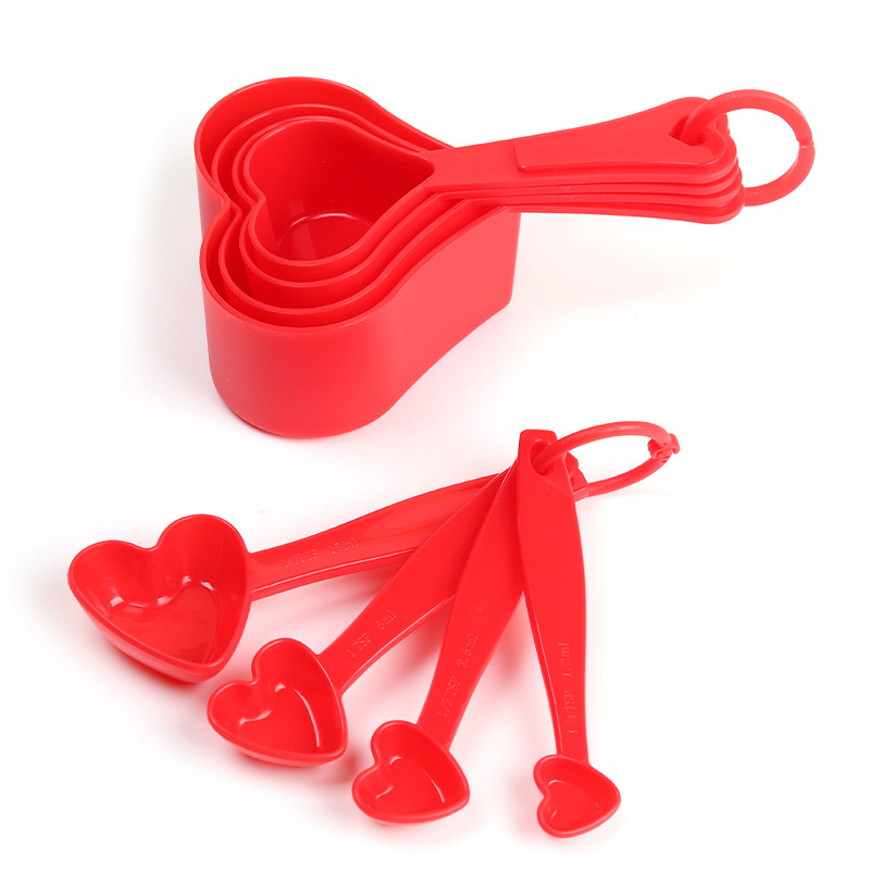 Set din plastic: măsurători și linguri în formă de inimă – opt piese, ustensile de bucătărie pentru coacere