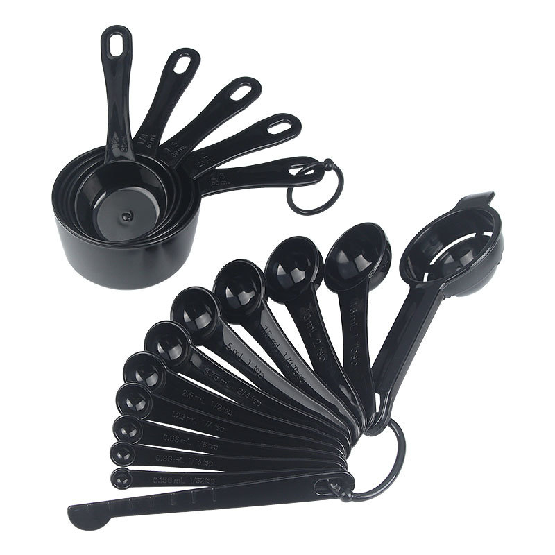 Set din plastic cu pahare și linguri de măsurat, cu marcaje, 17 piese, include separator de albuș