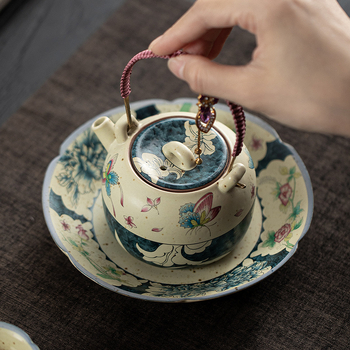 Set ceramic pentru ceai cu ceainic și cești, bază izolantă, tavă pentru gustări și tavă pentru infuzie uscată, motiv Fluture-Lilie