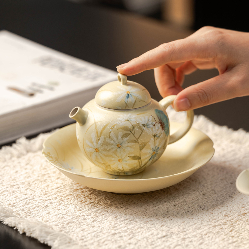 Suport ceramic pentru ceainic cu design floral, tavă de ceai pictată manual cu margarete, accesoriu pentru ceremonia ceaiului