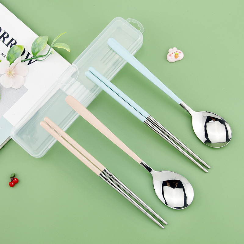 Set portabil simplu de tacâmuri din oțel inoxidabil 304, include lingură, furculiță și bețișoare în cutie de depozitare