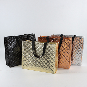 Geantă tote din material nețesut laminat, cu logo laser personalizat – geantă promoțională pentru haine
