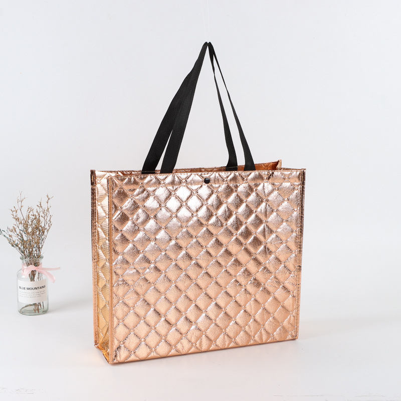Geantă tote din material nețesut laminat, cu logo laser personalizat – geantă promoțională pentru haine