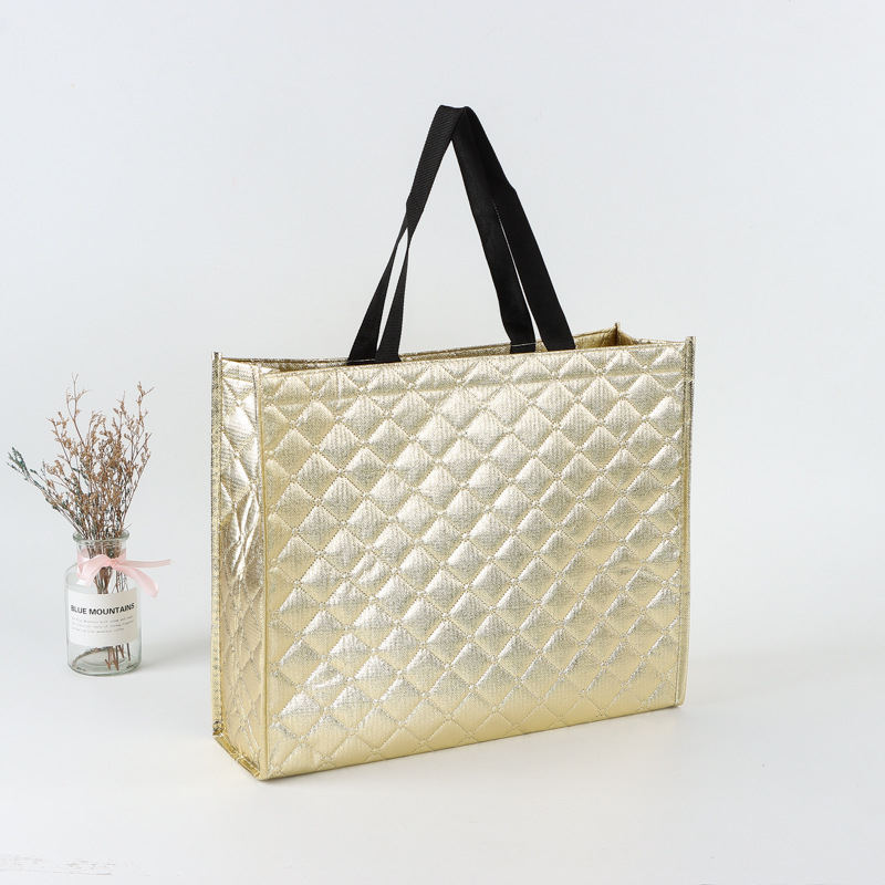 Geantă tote din material nețesut laminat, cu logo laser personalizat – geantă promoțională pentru haine