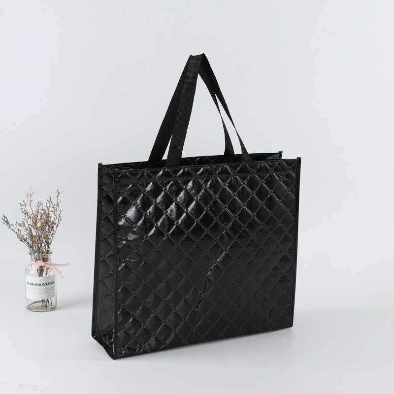 Geantă tote din material nețesut laminat, cu logo laser personalizat – geantă promoțională pentru haine