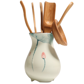 Set ceramic pentru ceremonie de ceai cu lotus pictat manual sub glazură, cu linguriță, suport pentru ceai și ac de ceai