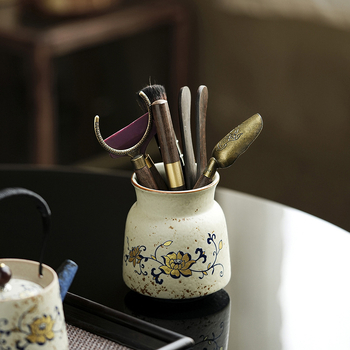Set ceramic de ceai din porțelan albastru-bleu pentru ceremonia ceaiului, cu șase accesorii: clips pentru ceai, perie pentru ceainic, linguriță de ceai, suport pentru ceașcă, ac de ceai și cutie pentru ceai.