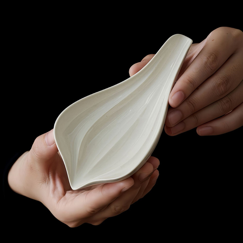 Lingură de ceai ceramică cu glazură din cenușă de plante, lucrată manual pentru aprecierea ceaiului și trezirea aromei, accesoriu pentru ceremonia Gongfu