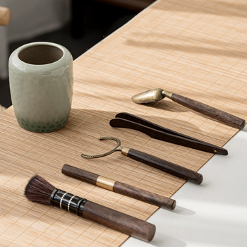 Set de ceai Gongfu din ceramică neagră cu ustensile din lemn – șase piese