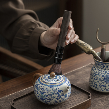 Set ceramic pentru ceremonia ceaiului cu lotus și cei Șase Domni: suport pentru stilou, ceainic, stilou de ceai, linguriță de ceai, clips pentru ceai, cuțit de ceai, tavă pentru ceai