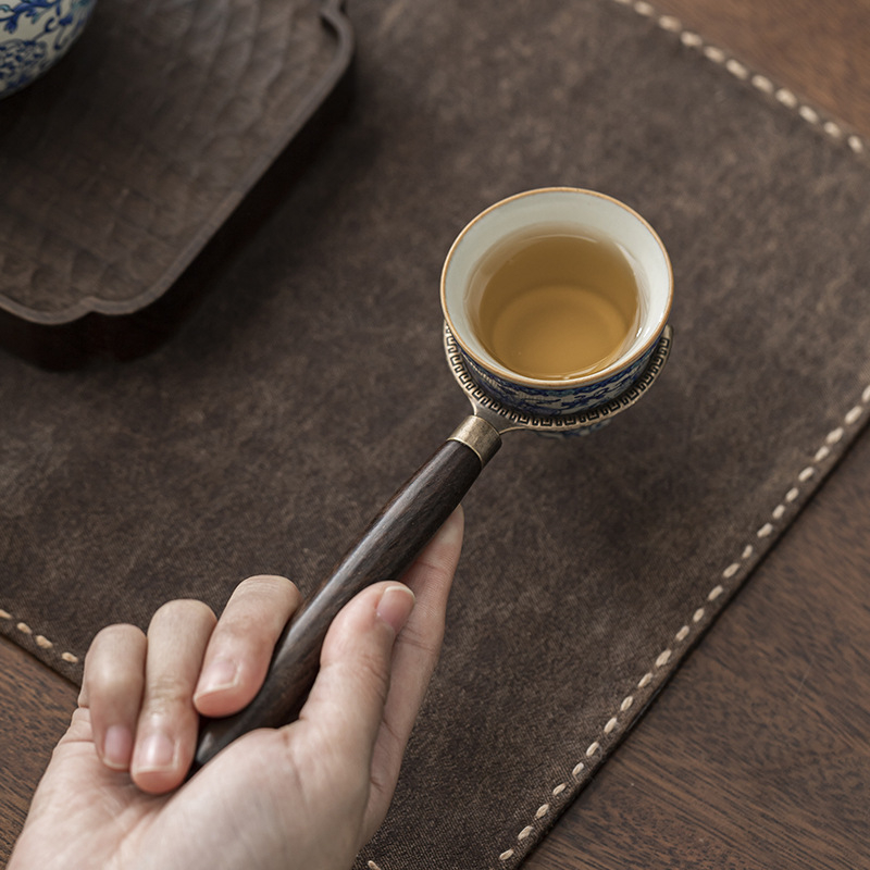 Set ceramic pentru ceremonia ceaiului cu lotus și cei Șase Domni: suport pentru stilou, ceainic, stilou de ceai, linguriță de ceai, clips pentru ceai, cuțit de ceai, tavă pentru ceai